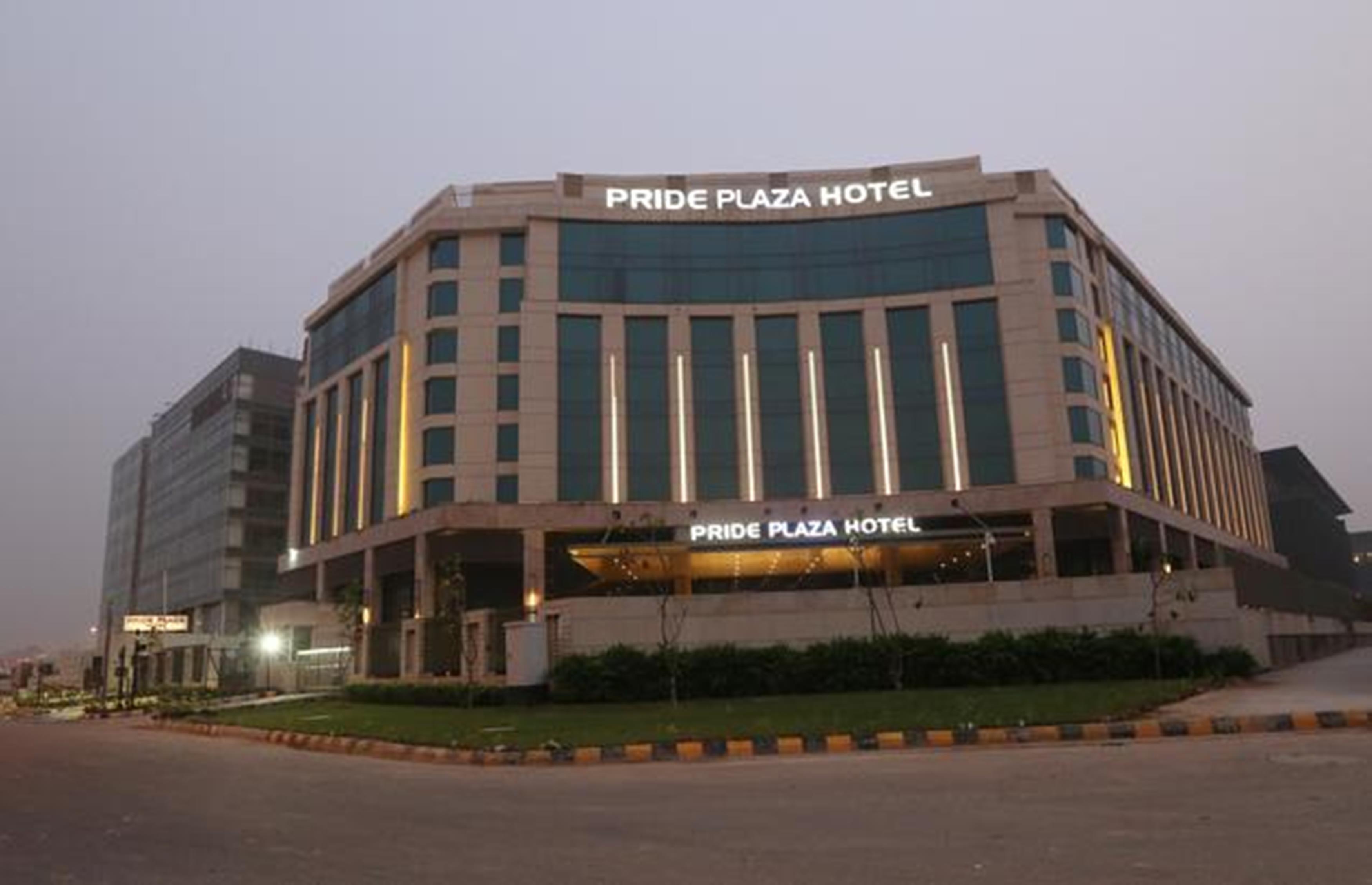 Pride Plaza Hotel, Aerocity Нью-Делі Екстер'єр фото